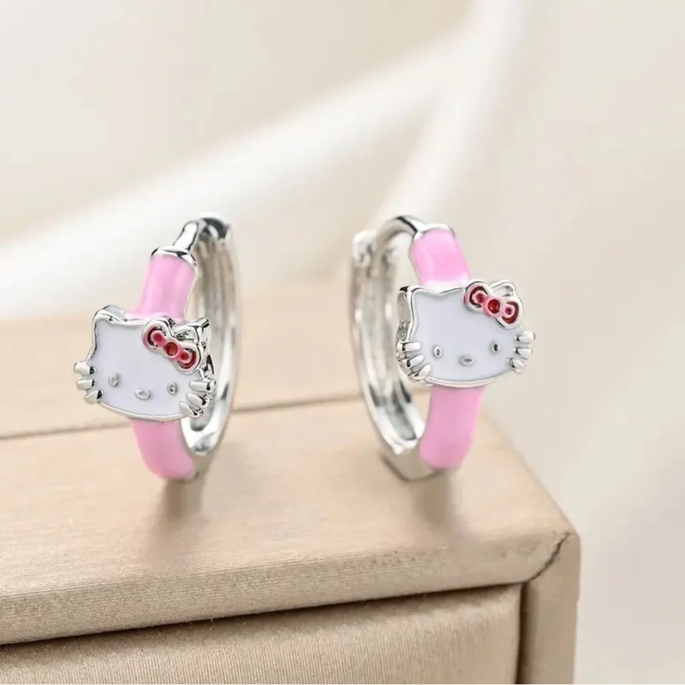 HELLO KITTY HOOP EARRINGS-NEW
